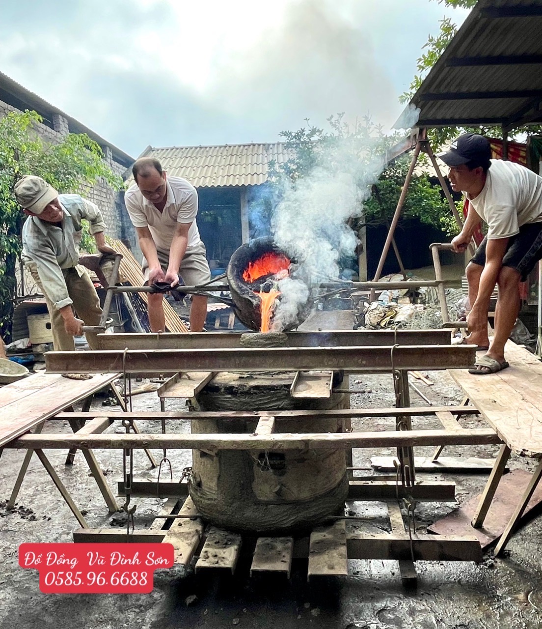 quy trinh rót đồng vào trống đồng